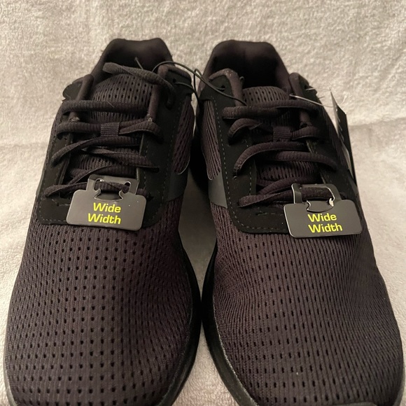 Athletic works sneakers - Picture 2 of 5